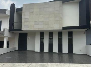 Casa · 220m² · 4 Recámaras · 3 Estacionamientos · Casa en Renta en Zona Altozano Coto del Tecnológico