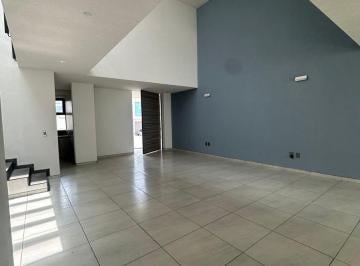 Casa · 220m² · 4 Recámaras · 2 Estacionamientos · Casa en Renta Zona Altozano