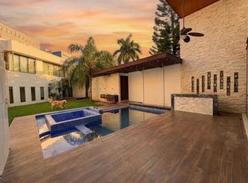1 · Lujosa Casa de Una Sola Planta en Privada Residencial