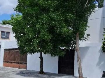 1 · Casa en Renta con 4 Habitaciones y Alberca, en Benito Juárez Norte, Merida