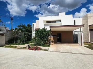 1 · Casa Amueblada y Equipada o Semiamueblada en Privada en Santa Gertrudis Copo