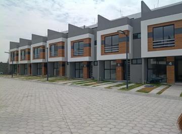 1 · Casa en Venta en San Isidro Castillotla: 4 Recámaras, Amplio Jardín y Más
