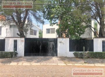 Casa · 239m² · 3 Recámaras · 4 Estacionamientos · Casa en Venta en Jurica, Querétaro, en Privada.