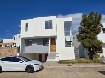 Casa de 4 habitaciones, Tlajomulco de Zúñiga · Casa en Renta en Provenza Residencial, Coto Norte