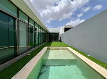 1 · Casa en Venta de Una Sola Planta con Alberca y Paneles Solares en Conkal