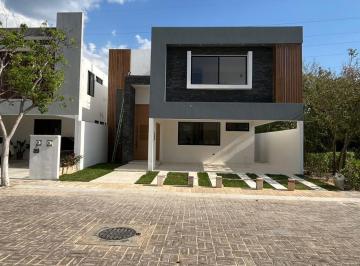 1 · Casa en Venta Privada en Temozon Norte Merida