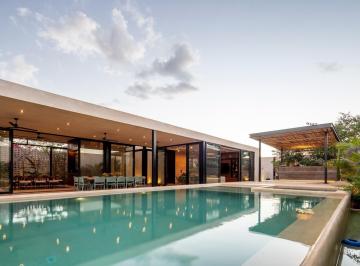 Casa · 550m² · 3 Recámaras · 4 Estacionamientos · Casa de Una Sola Planta con Paisajismo Gran Jardin en Santa Gertrudis Copo Al Norte de Merida