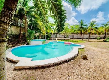 Casa · 369m² · 5 Recámaras · Casa con Alberca en Venta en Colegios Cancún
