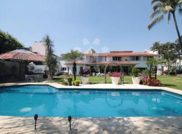 Casa de 4 habitaciones, Cuernavaca · Residencia con Vistas Al Campo de Golf, Alberca y Equipo Sustentable | Los Tabachines, Cuernavaca