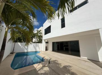 Casa en condominio · 300ha · 4 Recámaras · 3 Estacionamientos · Casa en Residencial Cumbres en Renta