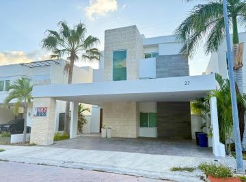Casa en condominio · 300ha · 4 Recámaras · 3 Estacionamientos · Casa en Residencial Cumbres en Renta