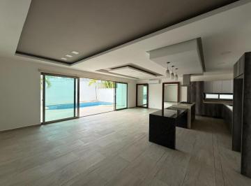 Casa en condominio · 300ha · 4 Recámaras · 3 Estacionamientos · Casa en Residencial Cumbres en Renta