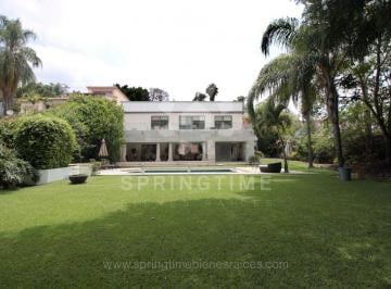 Casa de 4 habitaciones, Cuernavaca · Residencia Moderna de Dos Niveles con Alberca y Jardín | Club de Golf Los Tabachines, Cuernavaca