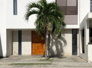 Casa · 2 Recámaras · 2 Estacionamientos · ¡Casa en Renta y Venta en Residencial Aqua, Cancún | con Roof Top y Frente a Área Verde!