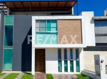 Casa en condominio · 270m² · 4 Recámaras · 2 Estacionamientos · Casa en Venta en Condesa Juriquilla con Roof Garden - (4)
