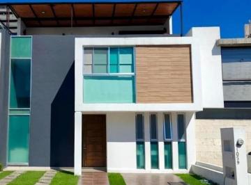 Casa en condominio · 270m² · 4 Recámaras · 2 Estacionamientos · Casa en Venta en Condesa Juriquilla con Roof Garden - (4)