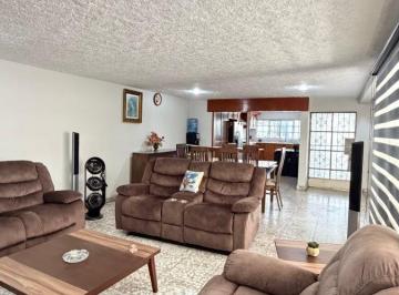 Casa de 3 habitaciones, Guadalajara · Casa Sobre Av Belisario Domínguez de 3 Niveles, Local Comercial y Cochera Para 6 Autos