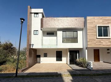 Casa · 200m² · 3 Recámaras · 2 Estacionamientos · Casa en Venta en Punta del Sol, Zona Sur, C. U. Puebla.