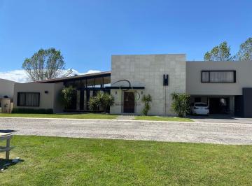 Casa · 669m² · Casa en Venta en Calimaya, Edoméx