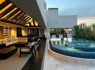 Villa · 1230m² · 5 Recámaras · 2 Estacionamientos · En Venta Villa en Tulum de 5 Habitaciones con Jacuzzi