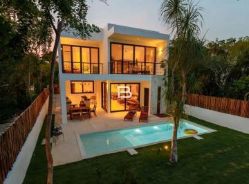 Villa · 440m² · 5 Recámaras · 2 Estacionamientos · En Venta Villa de 5 Habitaciones en Tulum