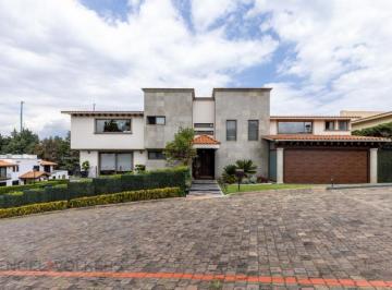 Casa de Lujo en Venta en Los Encinos con Jardín y Seguridad · Casa de Lujo en Venta en Los Encinos con Jardín y Seguridad