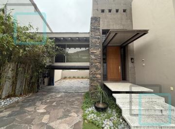 Casa · 700m² · 4 Recámaras · 4 Estacionamientos · Casa en Venta Lomas del Hipico Zona Carretera Nacional Monterrey