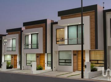 Casa · 237m² · 4 Recámaras · 3 Estacionamientos · Exclusiva Casa Moderna en Querétaro | Privada con Amenidades