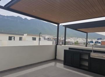 Casa · 209m² · 3 Recámaras · 2 Estacionamientos · Casa en Venta en Cumbres a Unas Calles de Av Leones