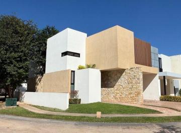 f481248d614eceaaa6028c33fb49bfb78161f0952fcd5a672c2b5941274d19cf · Casa en Venta Parque Central, Al Norte de La Ciudad de Mérida, Yuc.