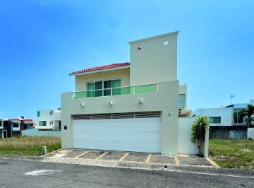 Casa · 239m² · 3 Recámaras · 2 Estacionamientos · Casa Cerca del Parque en Venta en Lomas Residencial