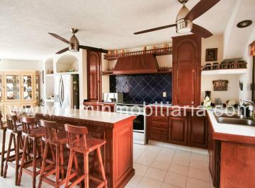 Casa de 3 habitaciones, Emiliano Zapata · Casa en Venta Fraccionamiento Burgos con Alberca