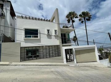 Casa · 300m² · 4 Recámaras · 2 Estacionamientos · Casa en Venta en Cubillas Sur