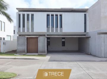 Casa · 298m² · 4 Recámaras · 2 Estacionamientos · Casa en Venta Punta Tiburón