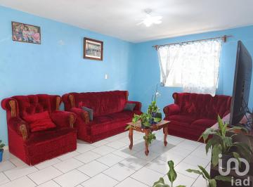 Casa · 184m² · 6 Recámaras · 1 Estacionamiento · Casa Amplia en Venta con 2 Recámaras en Planta Baja a 5 Min del Tec de Morelia en Jesus Romero Flores