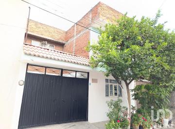Casa · 184m² · 6 Recámaras · 1 Estacionamiento · Casa en Venta en Jesús Romero Flores a 5 Min del Tec de Morelia