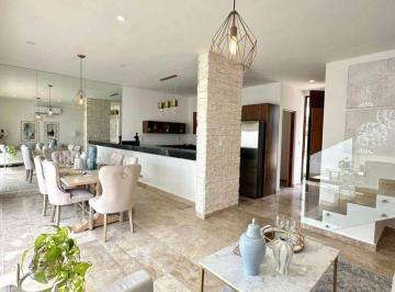 Casa · 150m² · 3 Recámaras · 2 Estacionamientos · Casa en Venta en Arbolada - Cancún