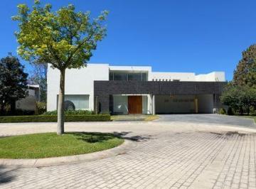 Casa en condominio · 776m² · 4 Recámaras · 6 Estacionamientos · Casa en Venta en Campo Lago