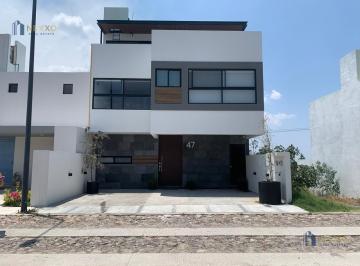 Casa · 210m² · 3 Recámaras · 3 Estacionamientos · Casa en Renta en El Condado, Corregidora