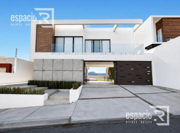 Casa · 450m² · 3 Recámaras · 4 Estacionamientos · Casa Amueblada en Renta en Fracc Puerta de Hierro