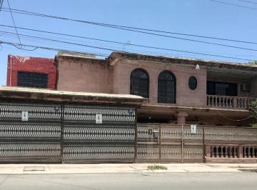 Casa · 4 Recámaras · Casa - República