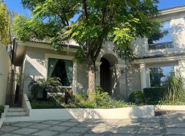 Casa · 778ha · 3 Recámaras · 3 Estacionamientos · Casa en Venta en Pedregal del Valle en San Pedro Garza García