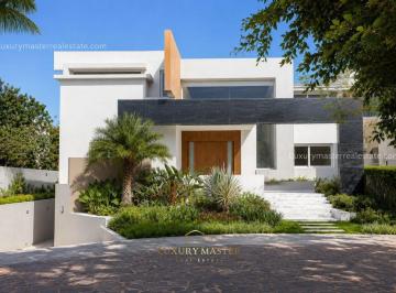 Casa · 800m² · 5 Recámaras · 8 Estacionamientos · Casa en Venta en Valle Real en Fracc Florencia