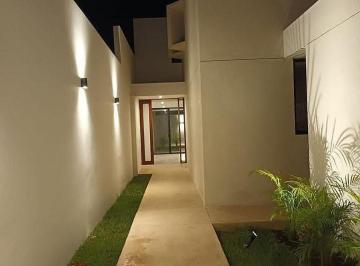 Casa de 3 habitaciones, Mérida · Casa en Renta en Temozón Norte, Dos Plantas, Grandes Espacios
