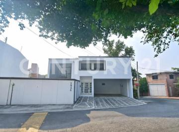 Casa · 402m² · 3 Recámaras · 4 Estacionamientos · Casa en Venta en Contry La Silla