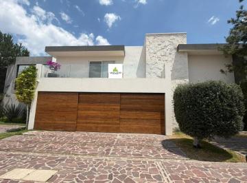 Casa de 3 habitaciones, León · Casa en Renta en La Campiña del Bosque con Alberca y Chapoteadero, 3 Recamaras y 6 Estacionamientos
