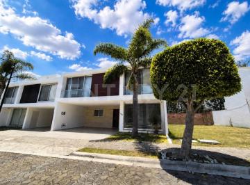 Casa · 301m² · 4 Recámaras · 2 Estacionamientos · Casa Premium en Venta | 4 Rec | Acabados de Lujo | Vistas Verdes | Parque Veneto