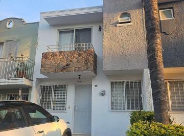 Casa de 3 habitaciones, Zapopan · Casa con 80 m² Superficie de Terreno y 3 Recámaras en Venta, Real del Bosque