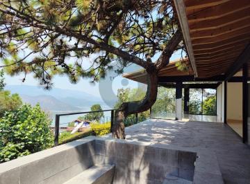 Casa en condominio · 490m² · 3 Recámaras · 4 Estacionamientos · Casa en Venta y Renta con Vista Al Lago en Valle de Bravo