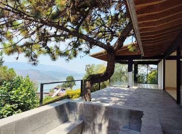 Casa en condominio · 490m² · 3 Recámaras · 4 Estacionamientos · Casa en Venta y Renta con Vista Al Lago en Valle de Bravo
